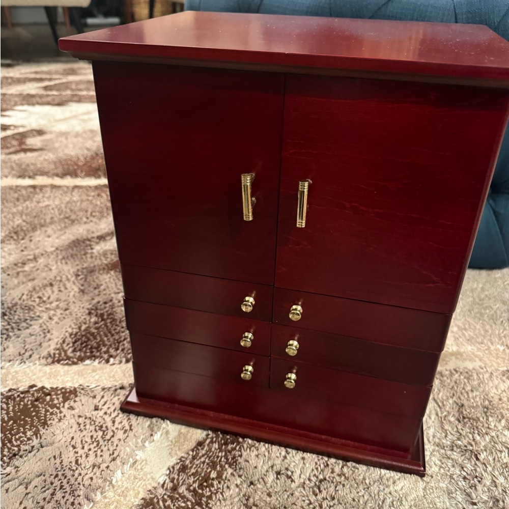 BNWT Lorie Greiner 5 tier compartment jewelry box. Never used